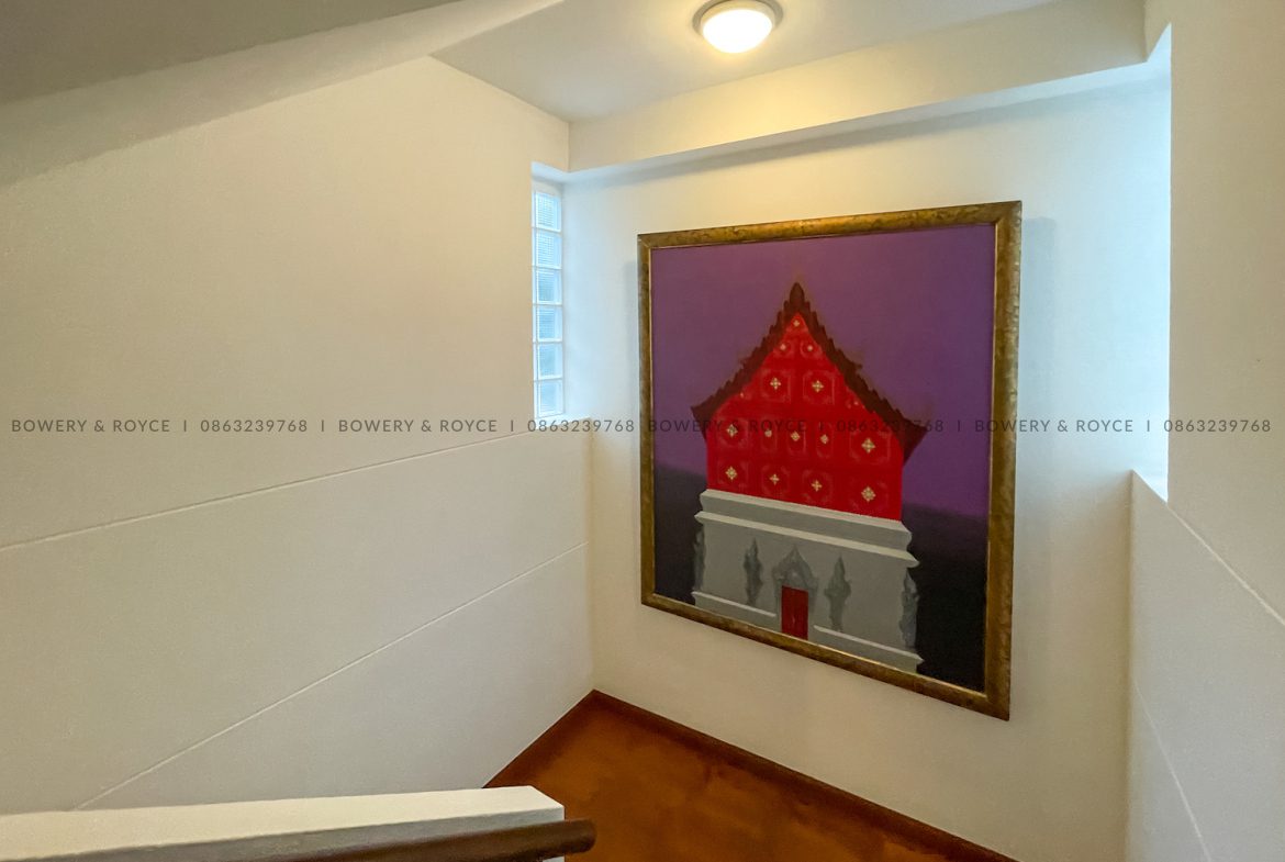 Stunning Three Bedroom Plus Study House for Rent in Phrom Phong