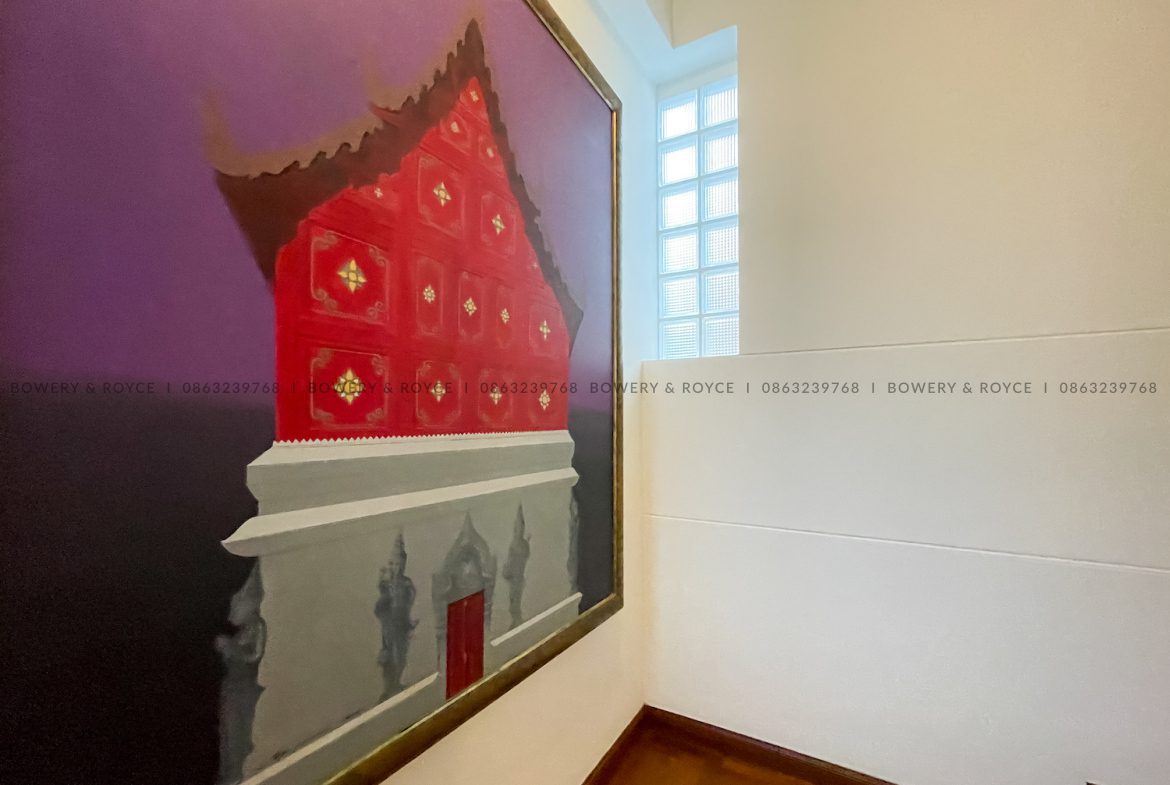 Stunning Three Bedroom Plus Study House for Rent in Phrom Phong