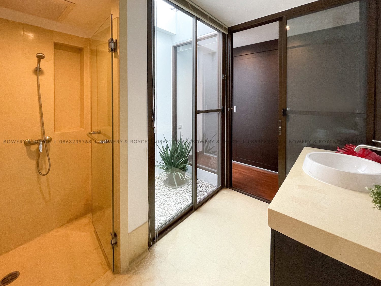 Stunning Three Bedroom Plus Study House for Rent in Phrom Phong