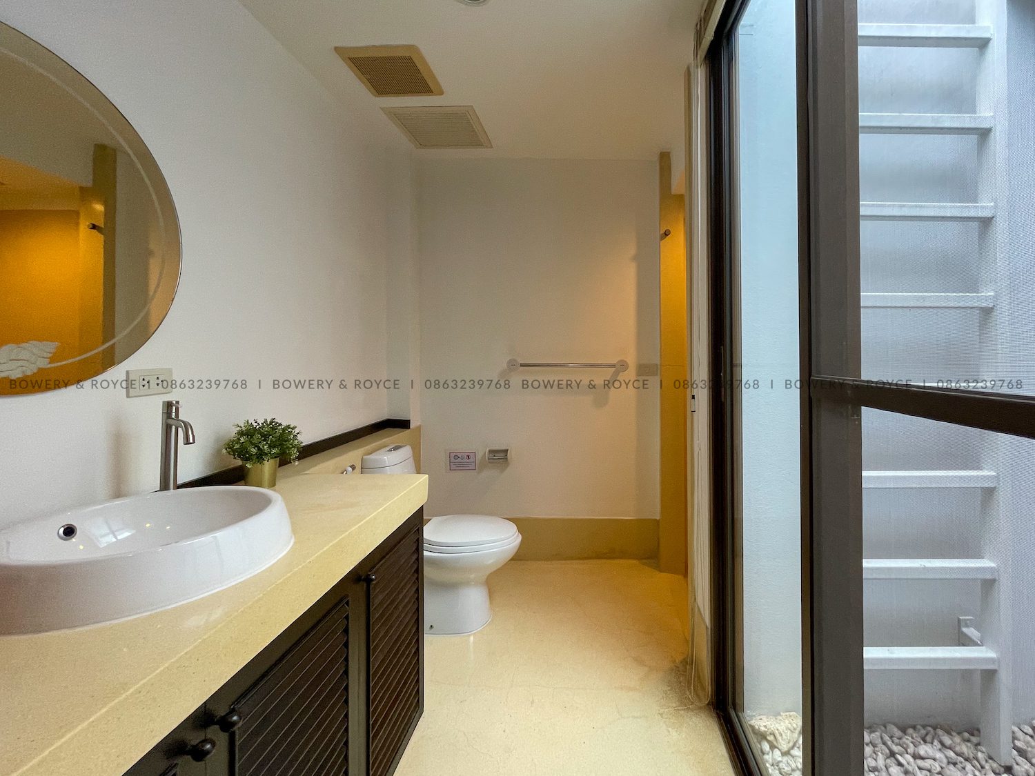 Stunning Three Bedroom Plus Study House for Rent in Phrom Phong