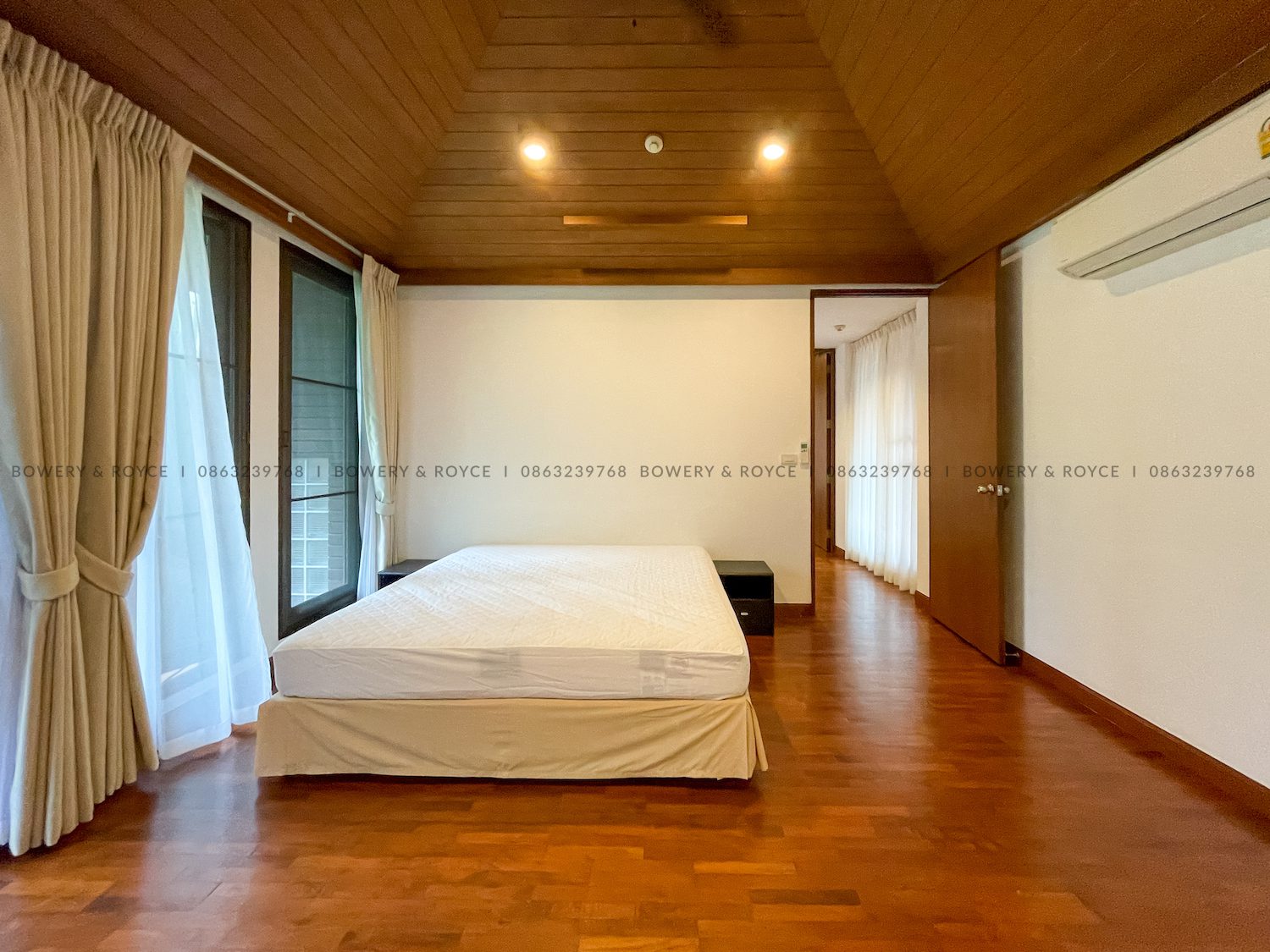 Stunning Three Bedroom Plus Study House for Rent in Phrom Phong