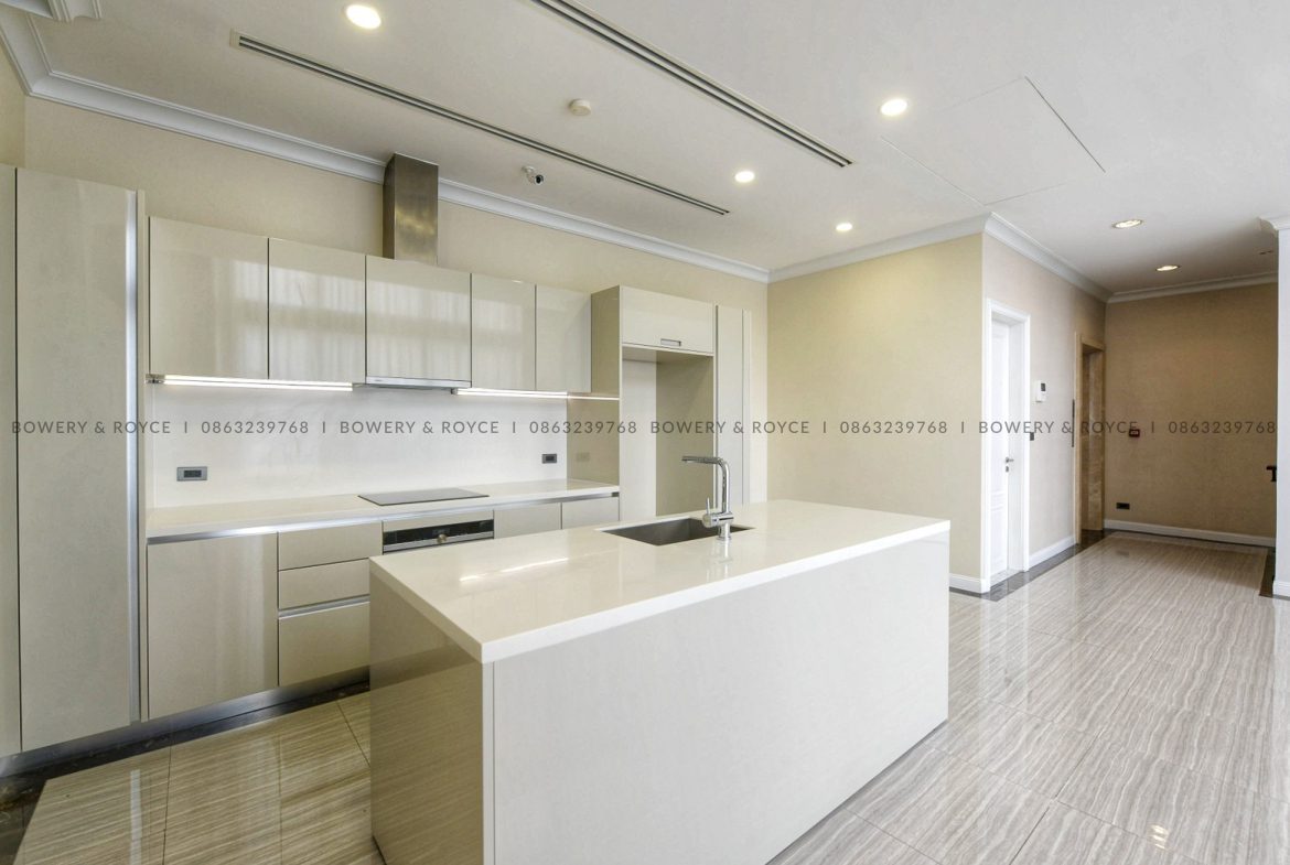 beautiful four bedroom townhome with private pool and lift for sale in Thong Lor- Bowery & Royce