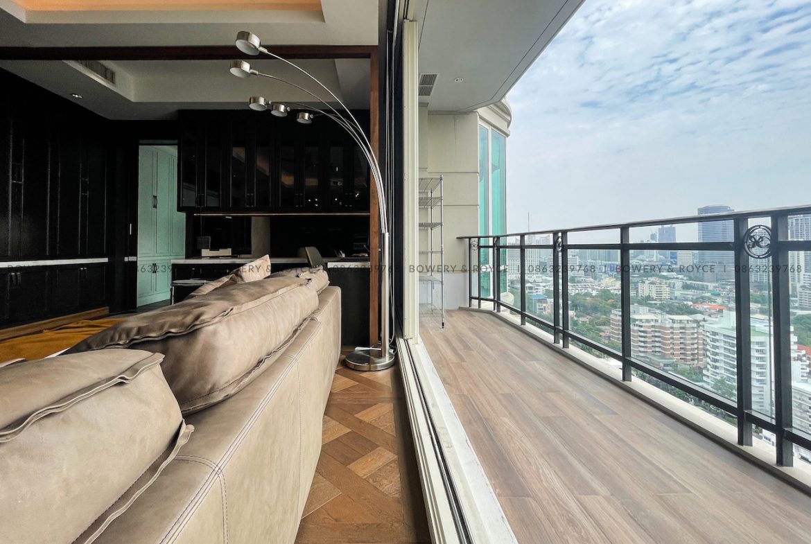 Beautifully Renovated Two Bedroom Condo for Sale in Phrom Phong