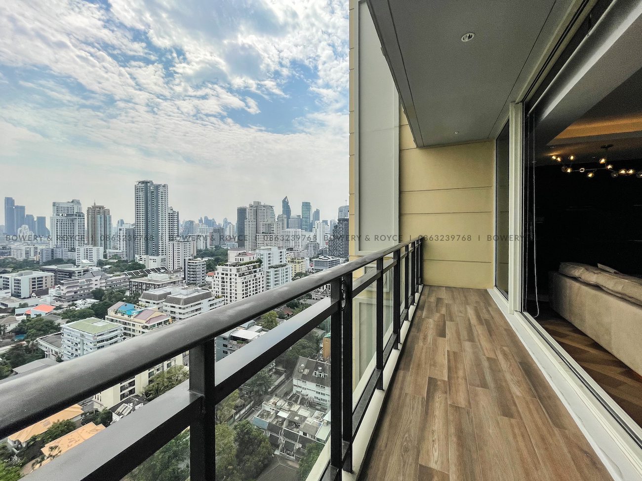 Beautifully Renovated Two Bedroom Condo for Sale in Phrom Phong