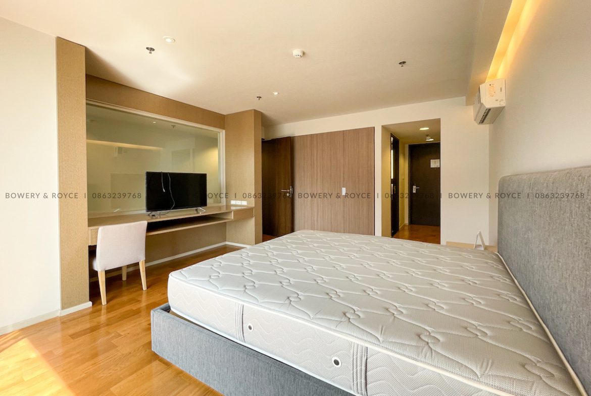 Spacious One Bedroom Duplex for Rent in Phrom Phong