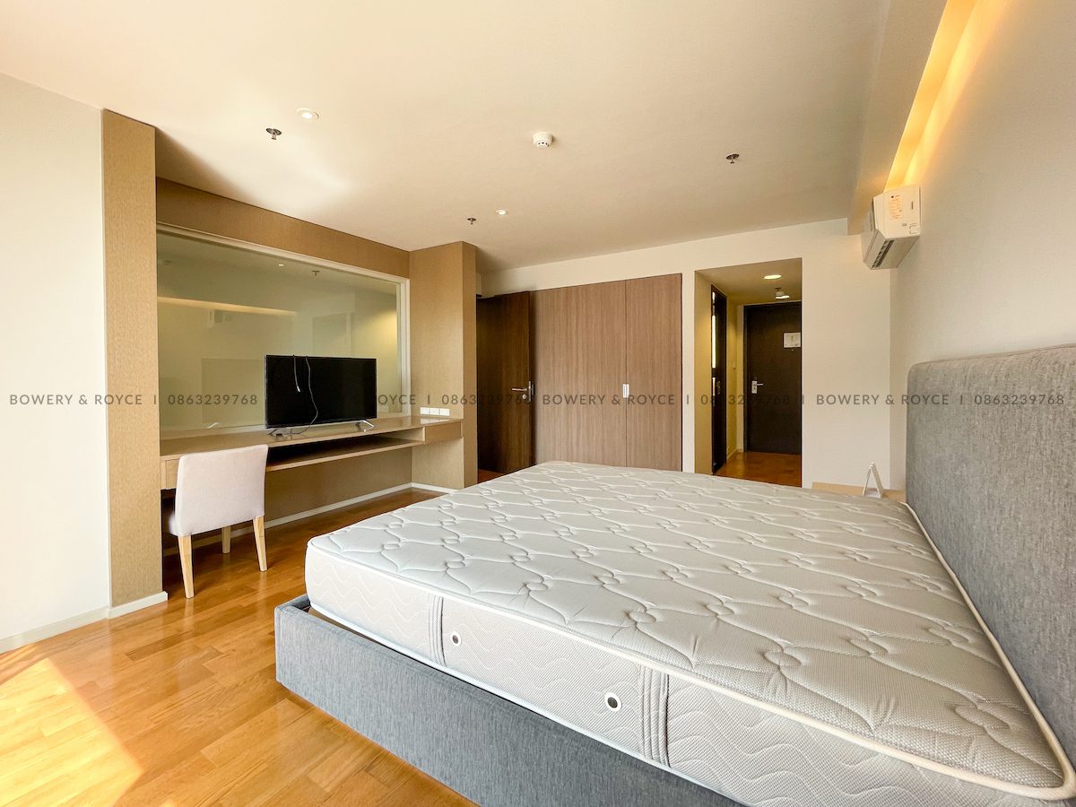 Spacious One Bedroom Duplex for Rent in Phrom Phong