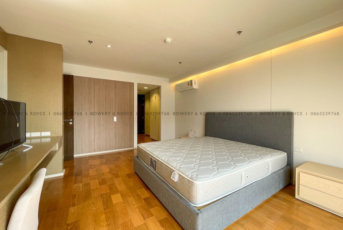 Spacious One Bedroom Duplex for Rent in Phrom Phong