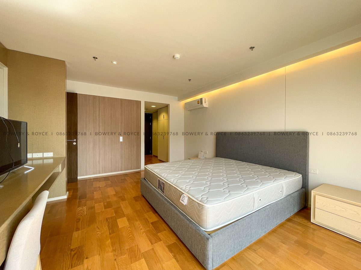 Spacious One Bedroom Duplex for Rent in Phrom Phong