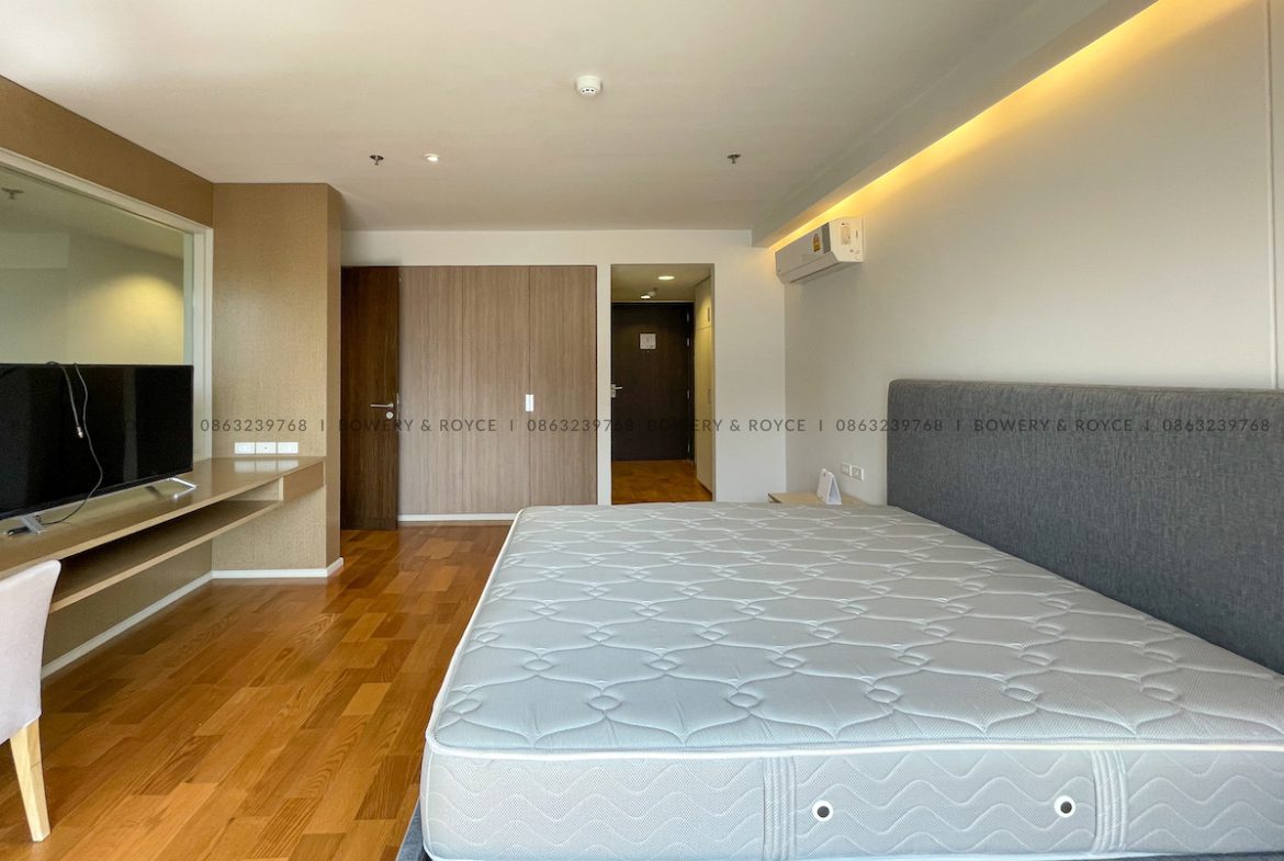 Spacious One Bedroom Duplex for Rent in Phrom Phong