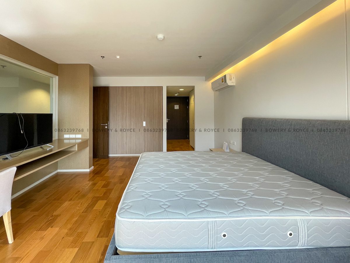 Spacious One Bedroom Duplex for Rent in Phrom Phong