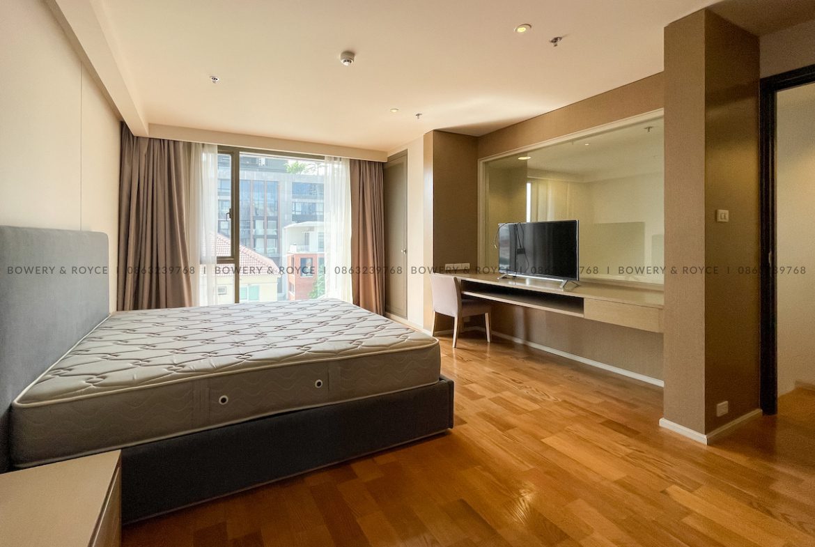 Spacious One Bedroom Duplex for Rent in Phrom Phong