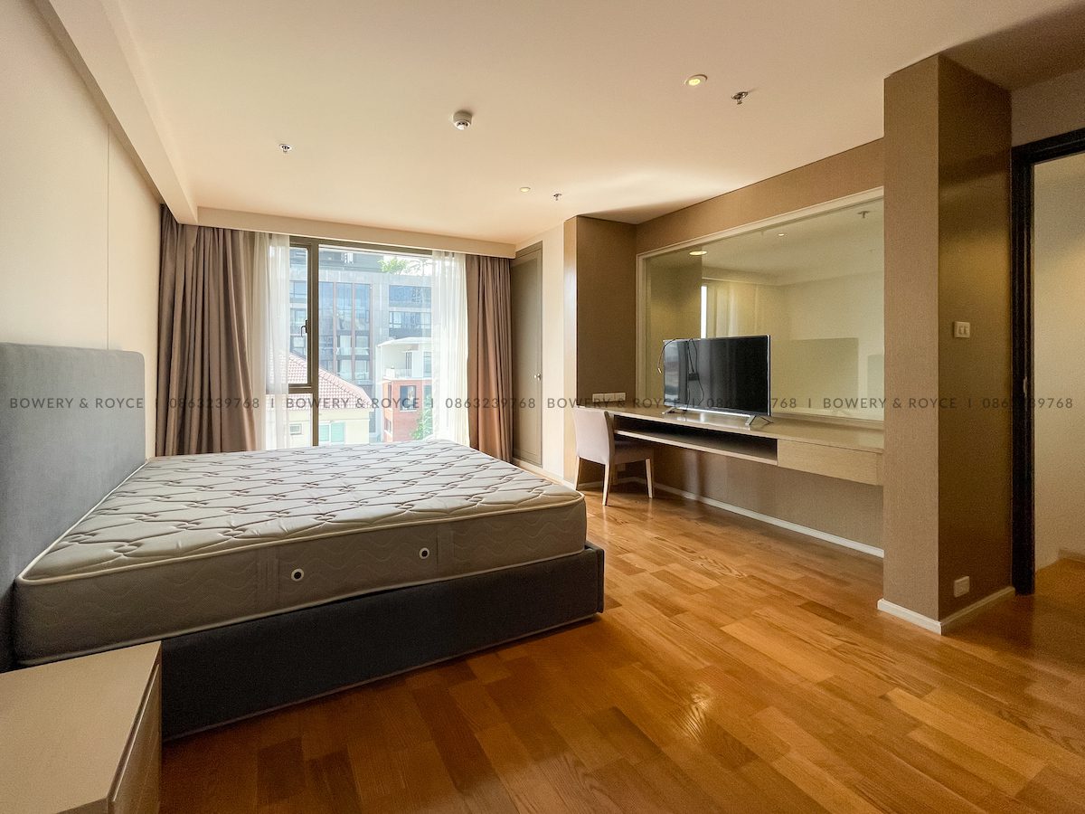 Spacious One Bedroom Duplex for Rent in Phrom Phong