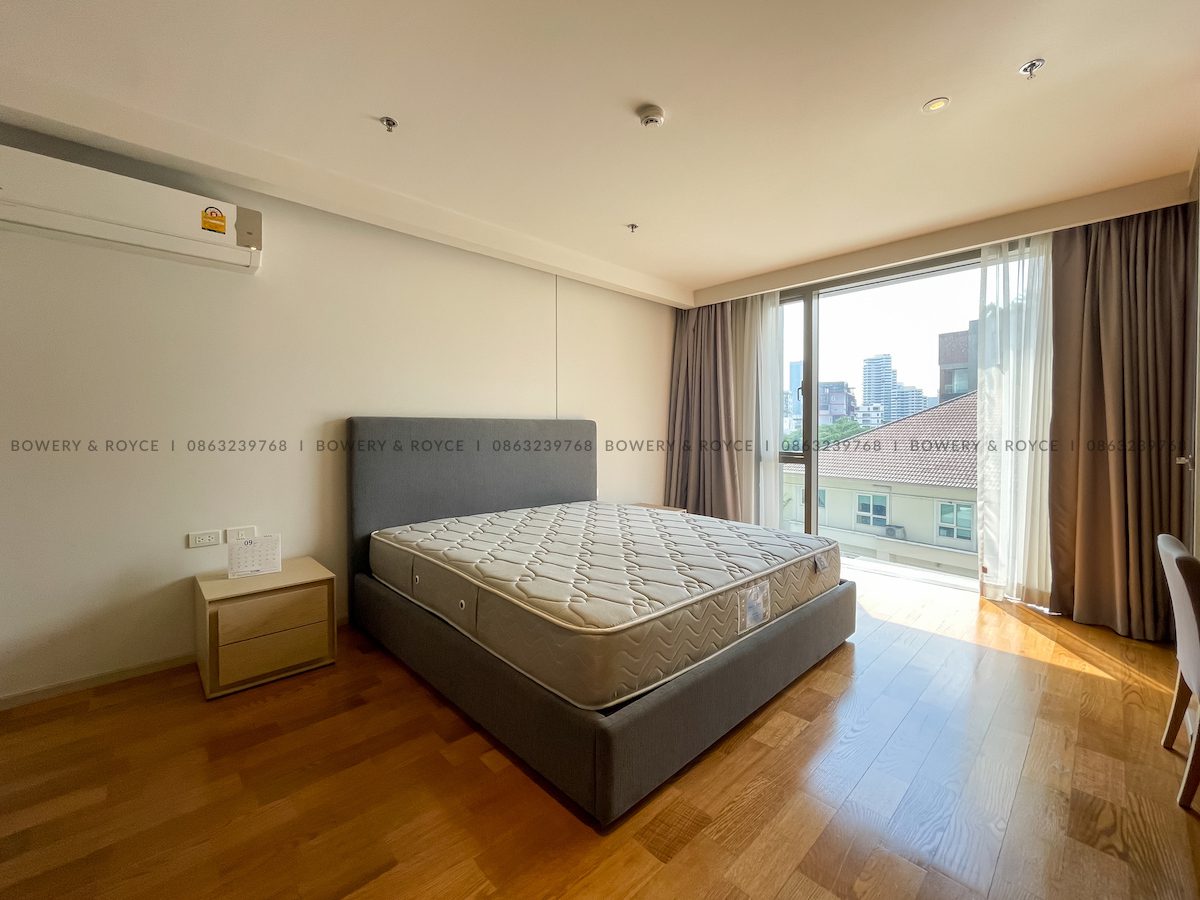 Spacious One Bedroom Duplex for Rent in Phrom Phong