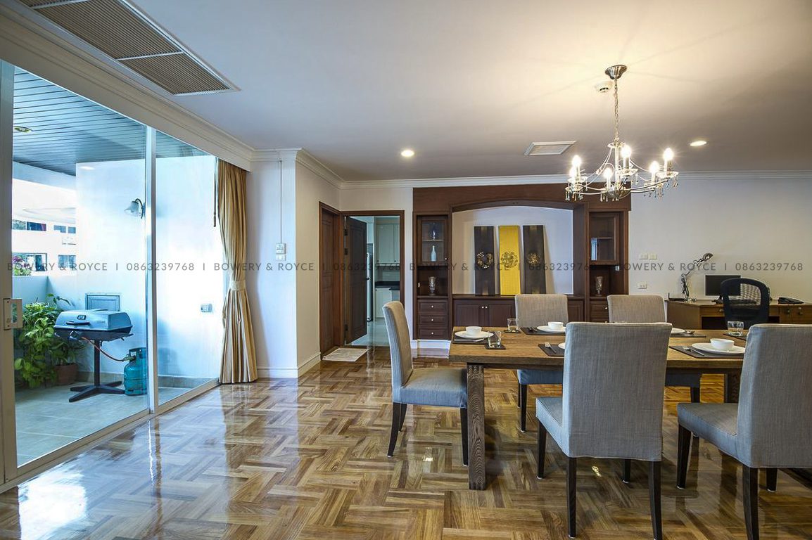 Extra large three bedroom pet friendly condo for rent in Phrom Phong