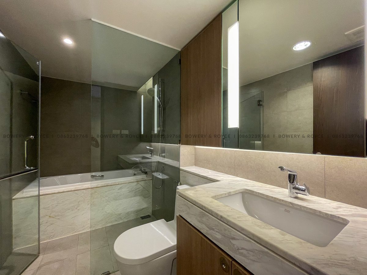 Spacious One Bedroom Duplex for Rent in Phrom Phong