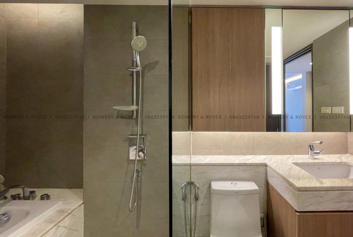 Spacious One Bedroom Duplex for Rent in Phrom Phong