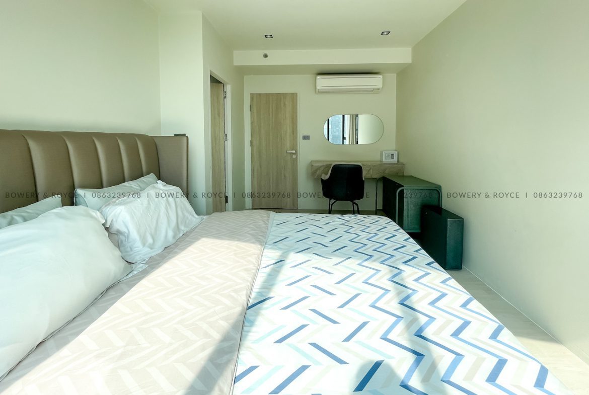 Beautifully renovated two bedroom condo for sale in Thong Lor