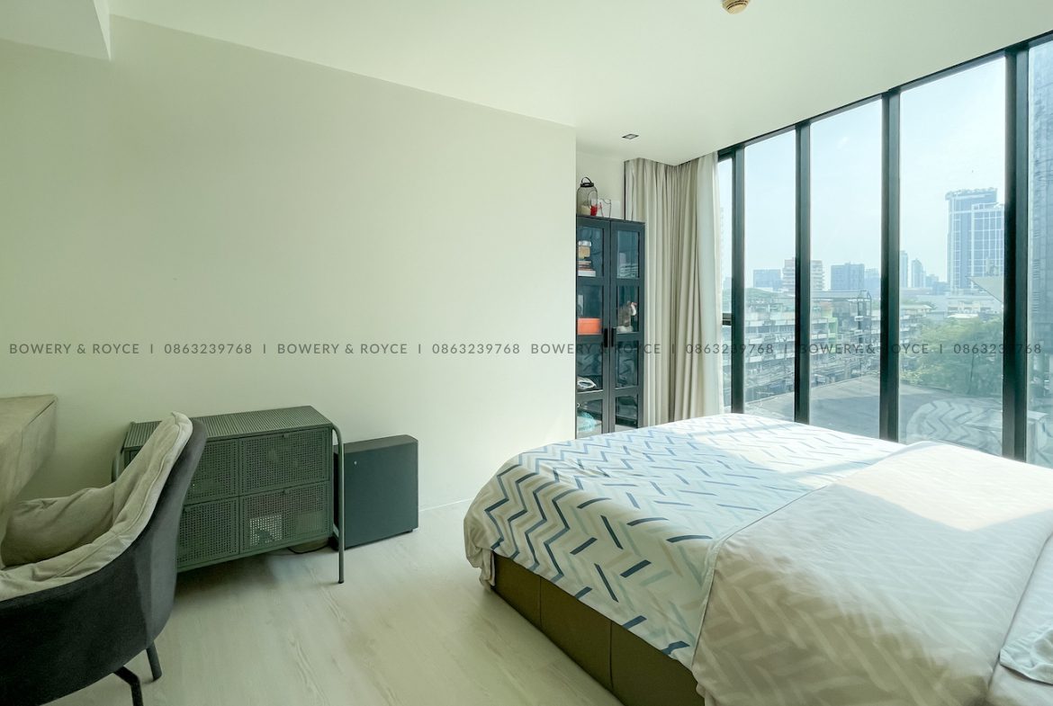 Beautifully renovated two bedroom condo for sale in Thong Lor