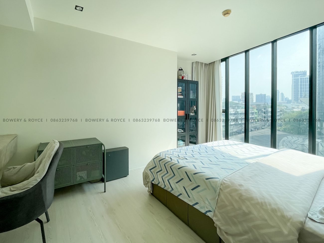 Beautifully renovated two bedroom condo for sale in Thong Lor