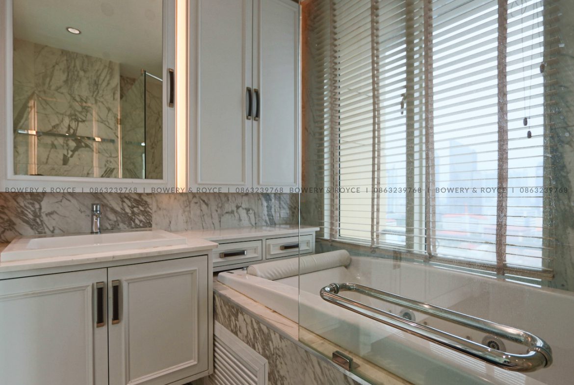 Beautifully Renovated Two Bedroom Condo for Sale in Phrom Phong