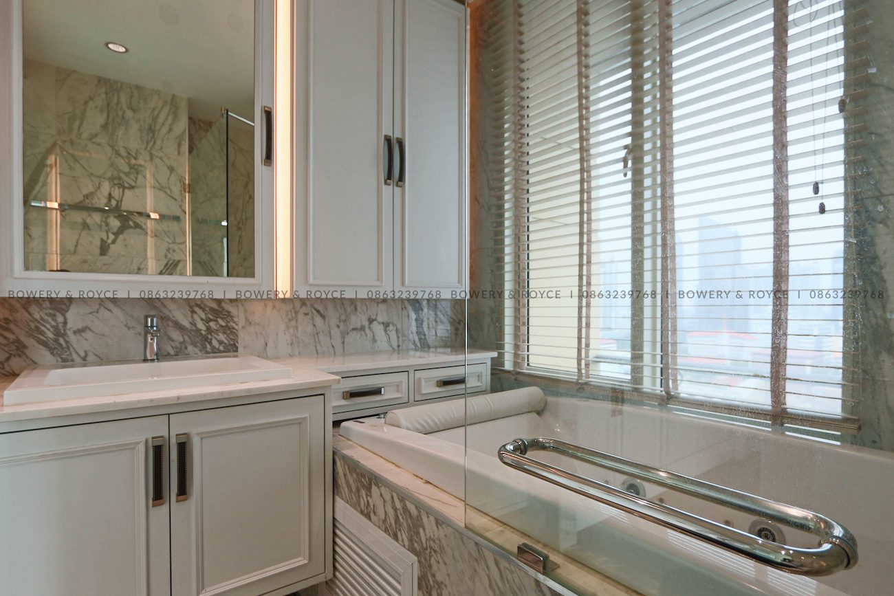 Beautifully Renovated Two Bedroom Condo for Sale in Phrom Phong