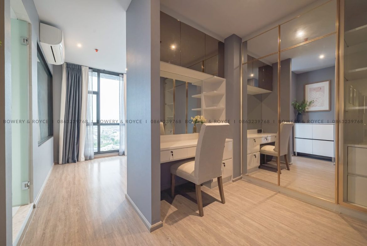 Close to BTS Modern Three Bedroom condo for Rent and for Sale in Ekkamai