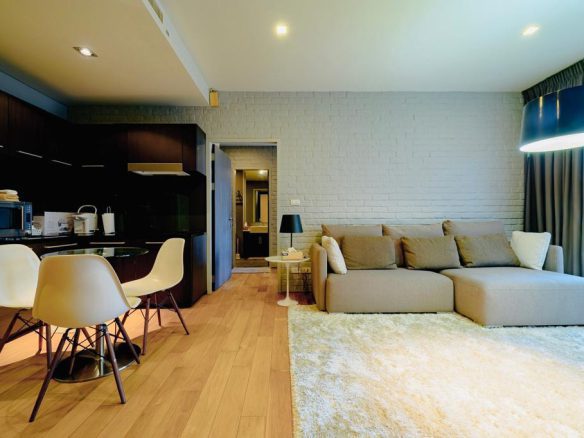Renovated one bedroom condo for rent in thong lor