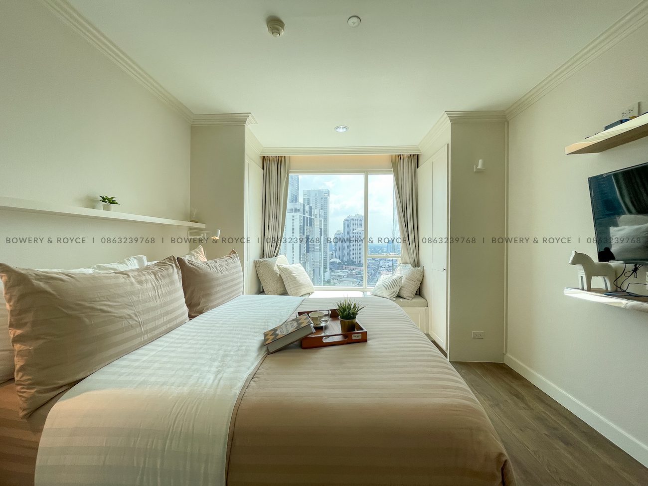 Beautiful four bedroom with large balcony condo for rent and for sale in Phrom Phong