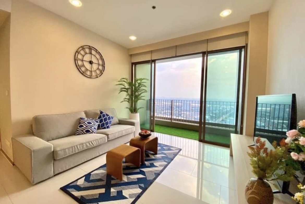 Panoramic View One Bedroom Condo for Rent in Sukhumvit 24 Phrom Phong