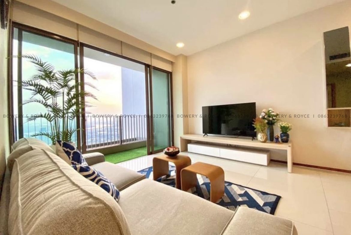 Panoramic View One Bedroom Condo for Rent in Sukhumvit 24 Phrom Phong