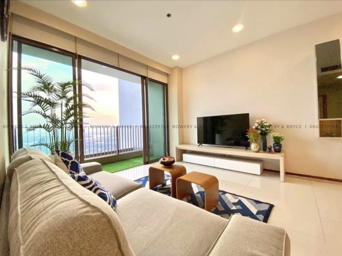 Panoramic View One Bedroom Condo for Rent in Sukhumvit 24 Phrom Phong