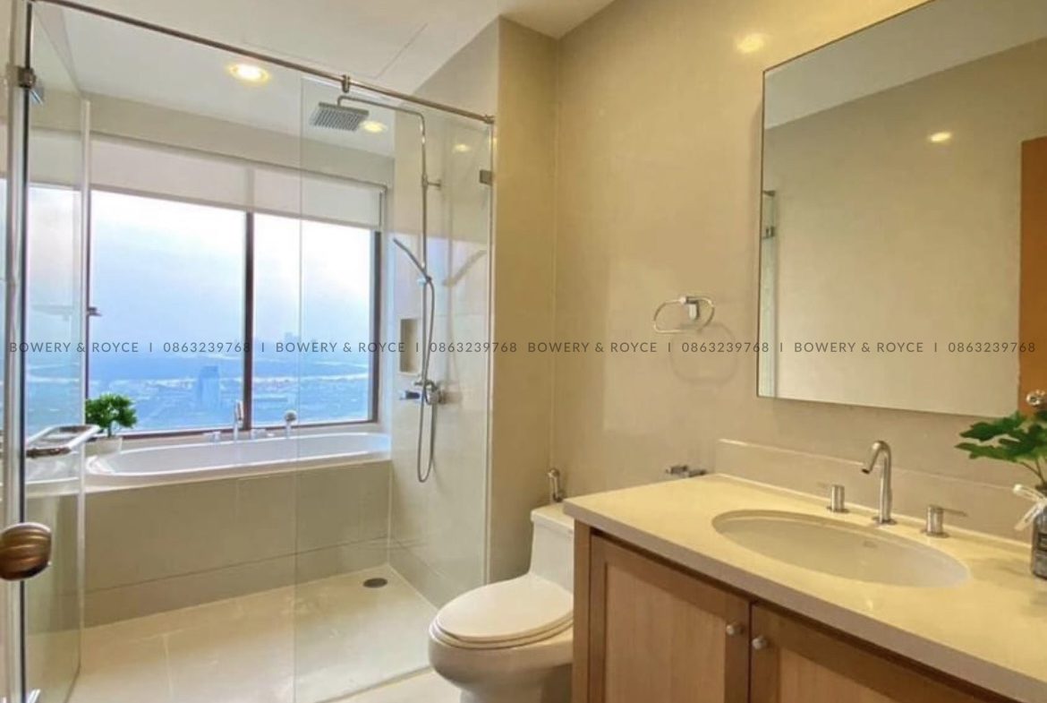 Panoramic View One Bedroom Condo for Rent in Sukhumvit 24 Phrom Phong