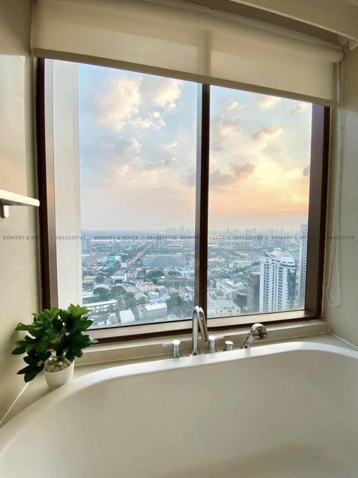Panoramic View One Bedroom Condo for Rent in Sukhumvit 24 Phrom Phong