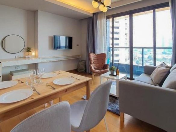 Lovely Two bedroom condo for rent at Lumpini 24