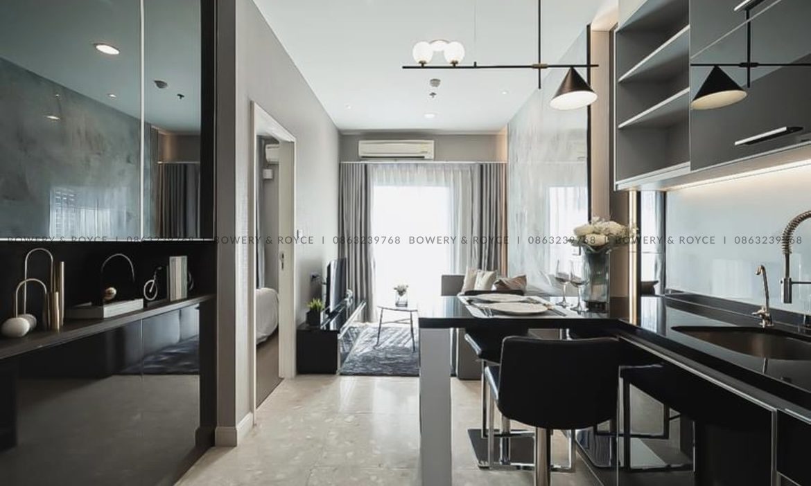 Close to BTS Modern One Bedroom Condo for Sale at the Crest Thong Lor