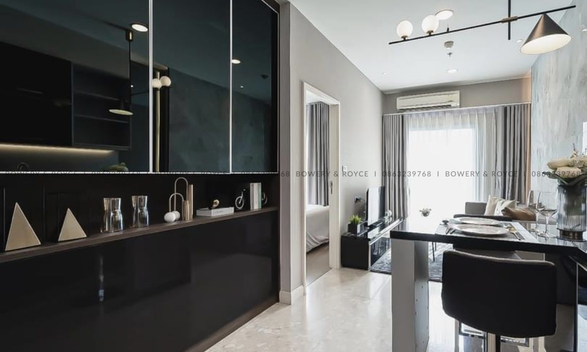 Close to BTS Modern One Bedroom Condo for Sale at the Crest Thong Lor