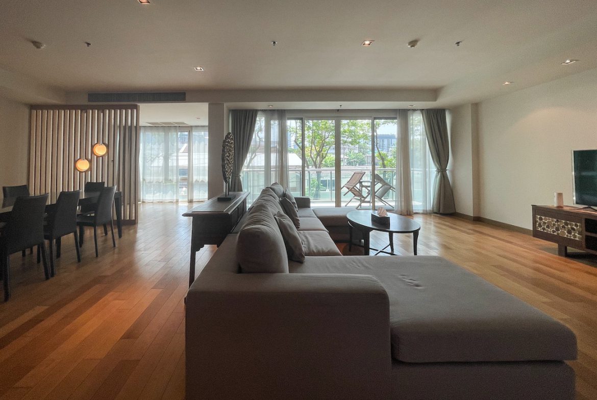Extra large four bedroom condo for rent in Phrom Phong