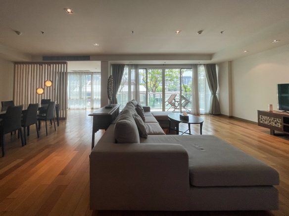 Extra large four bedroom condo for rent in Phrom Phong