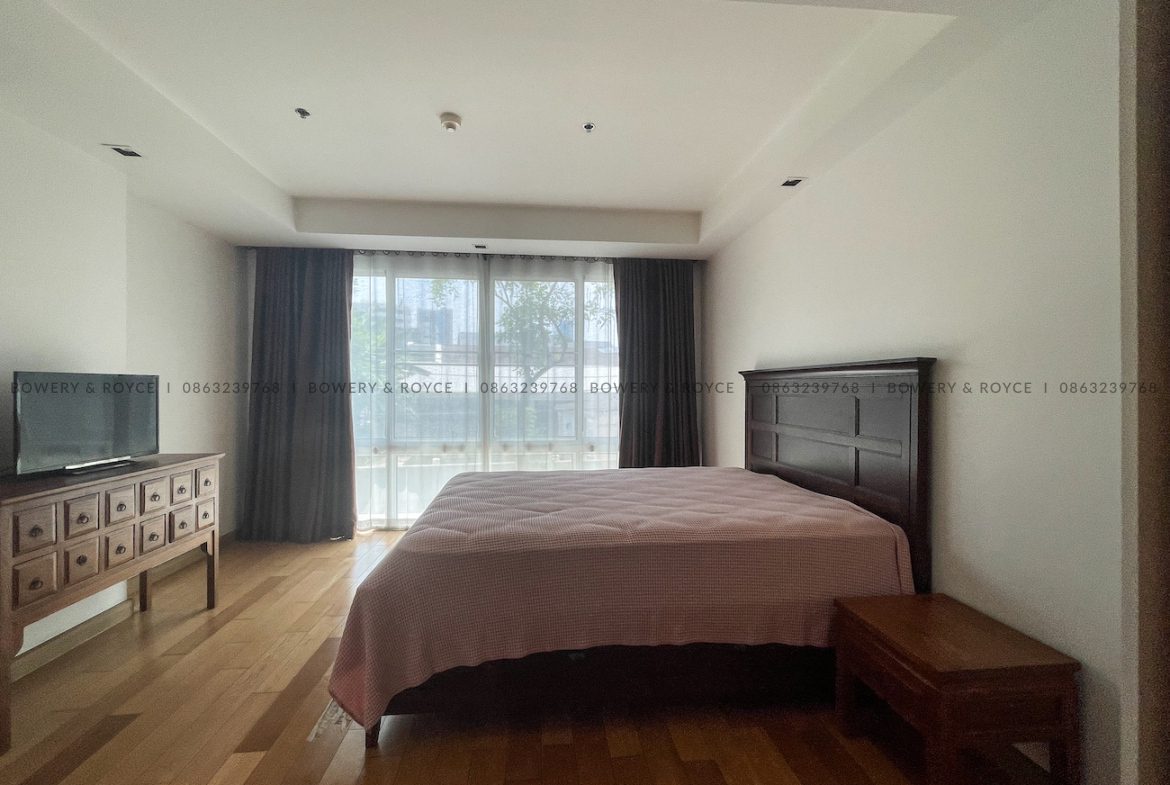 Extra large four bedroom condo for rent in Phrom Phong