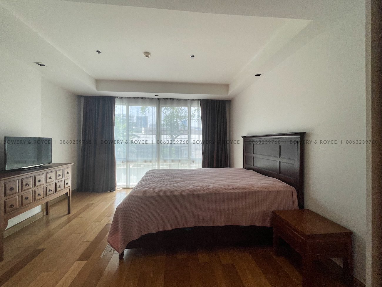 Extra large four bedroom condo for rent in Phrom Phong
