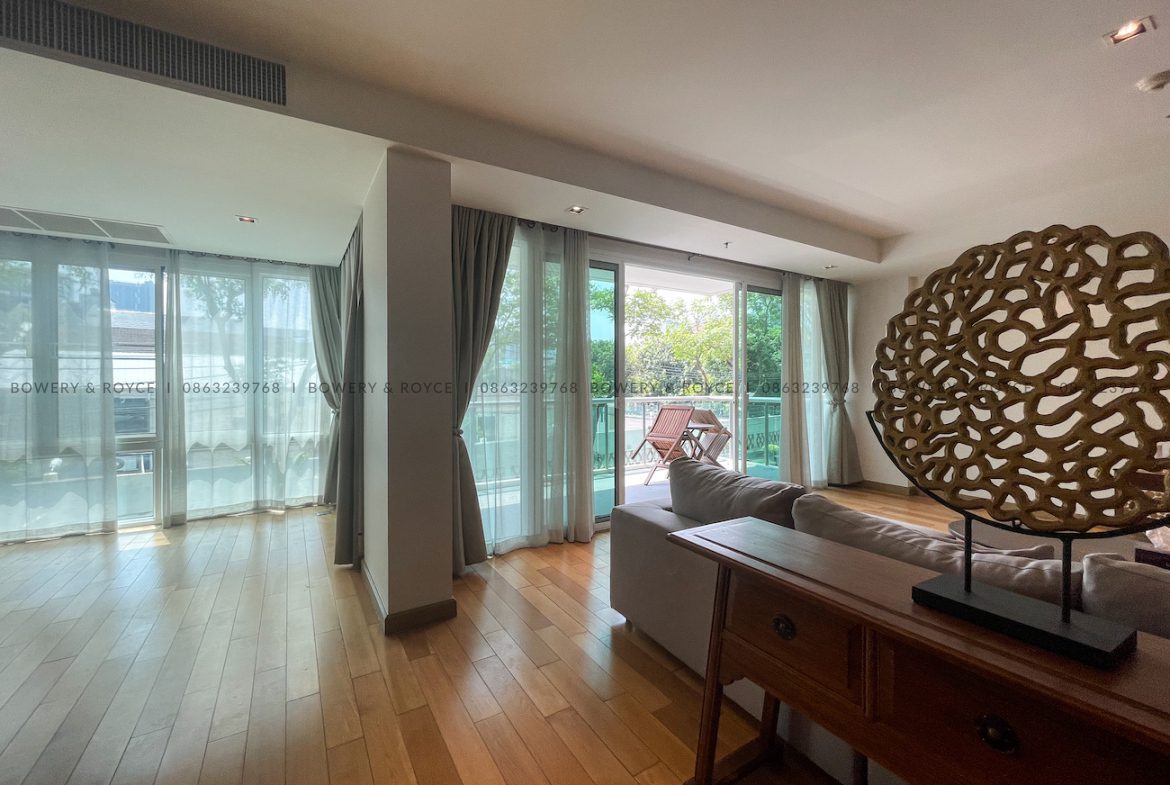 Extra large four bedroom condo for rent in Phrom Phong