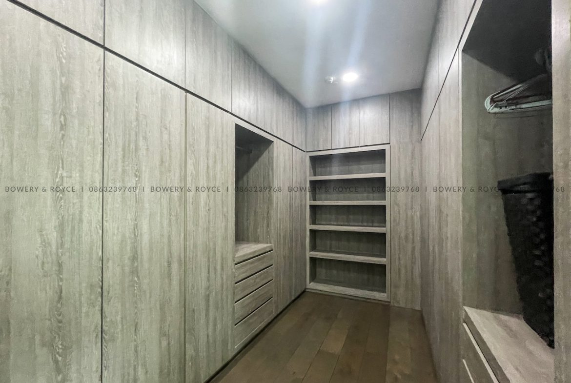 Renovated Three Bedroom Condo for Rent in Phrom Phong