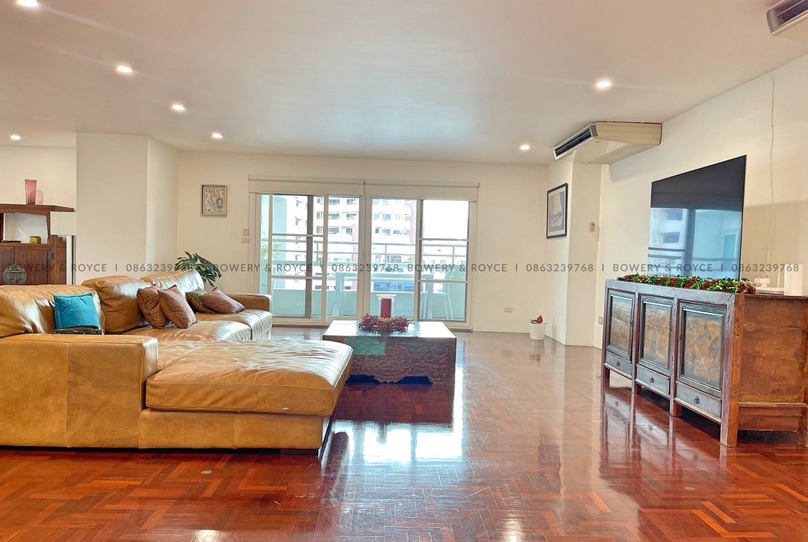 Spacious Three Bedroom Condo for Sale in Phrom Phong Sukhumvit 39