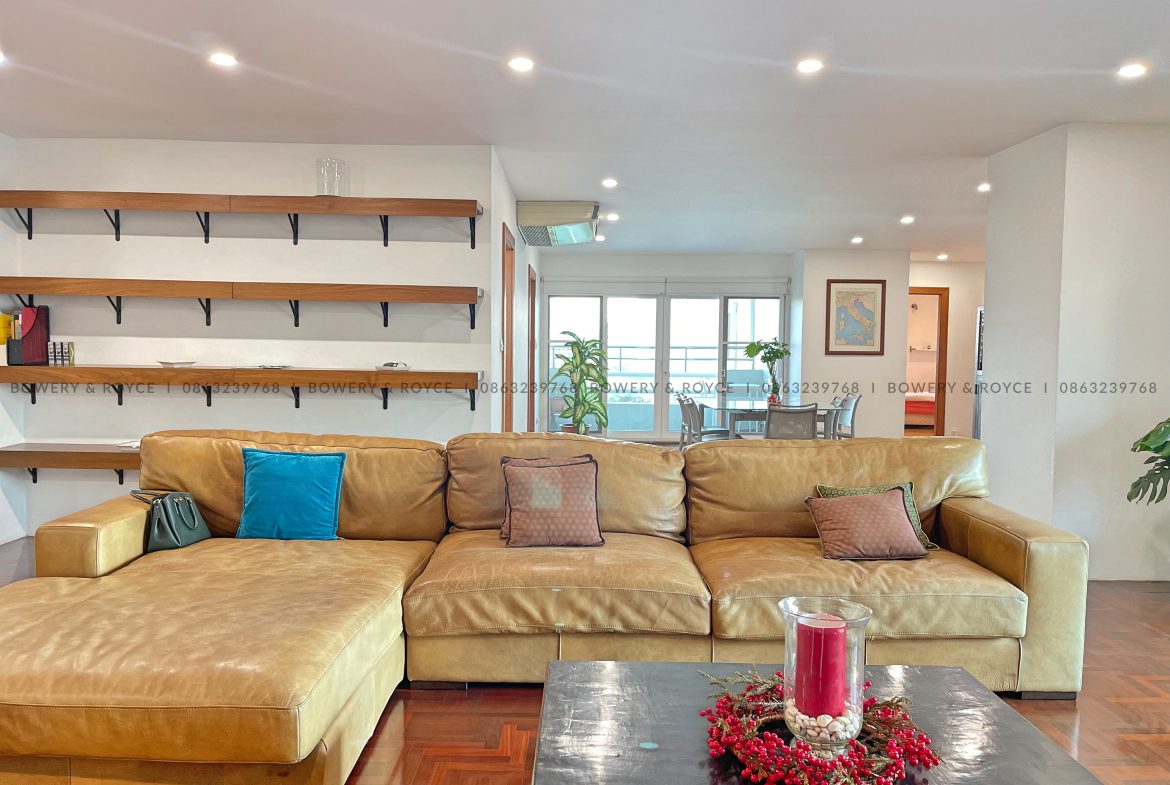 Spacious Three Bedroom Condo for Sale in Phrom Phong Sukhumvit 39