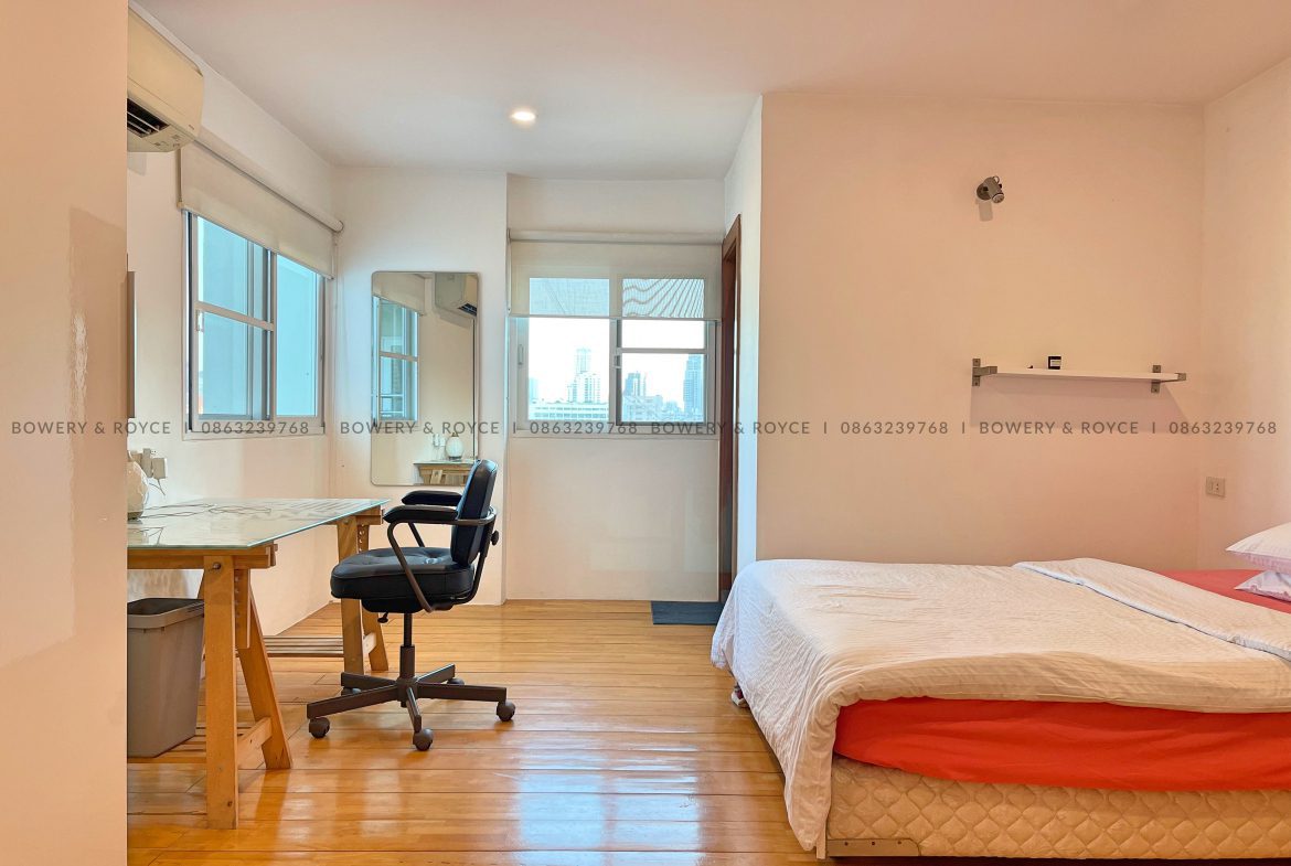 Spacious Three Bedroom Condo for Sale in Phrom Phong Sukhumvit 39