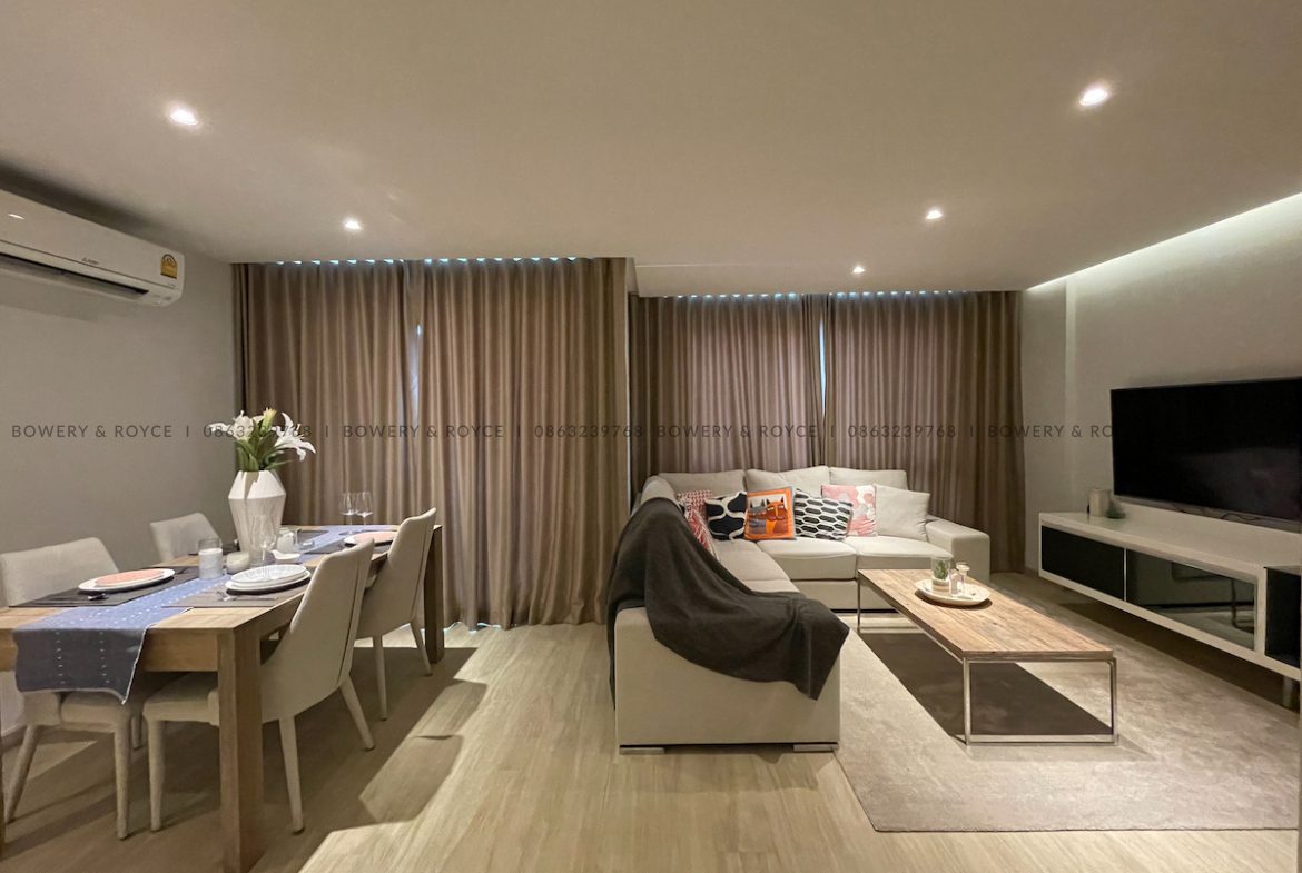 Immaculate and Beautifully Renovated One Bed Plus Office for Rent in Thong Lor