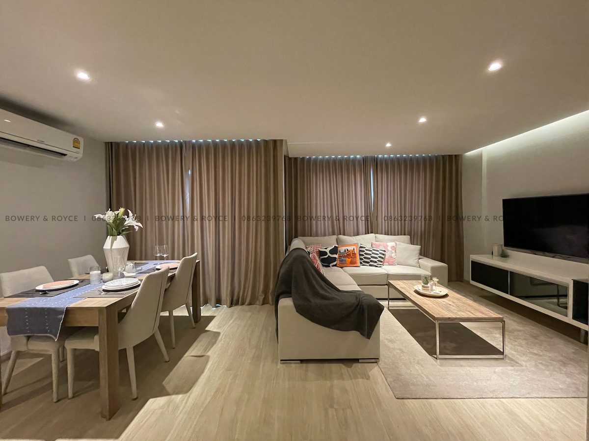Immaculate and Beautifully Renovated One Bed Plus Office for Rent in Thong Lor