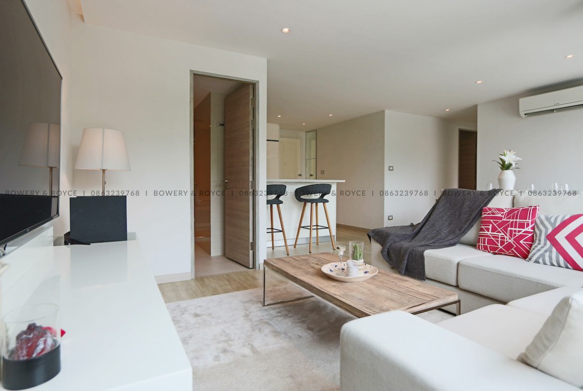 Immaculate and Beautifully Renovated One Bed Plus Office for Rent in Thong Lor