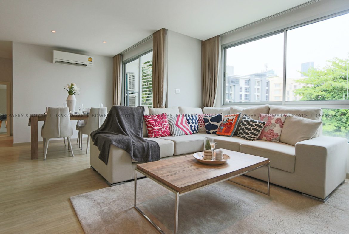 Immaculate and Beautifully Renovated One Bed Plus Office for Rent in Thong Lor