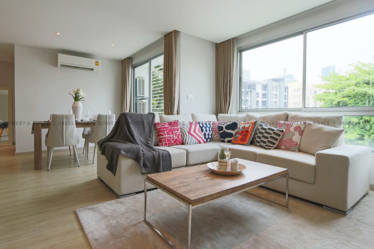 Immaculate and Beautifully Renovated One Bed Plus Office for Rent in Thong Lor